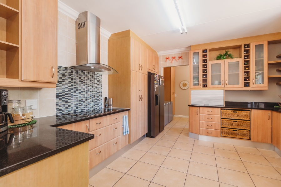 5 Bedroom Property for Sale in Panorama Western Cape